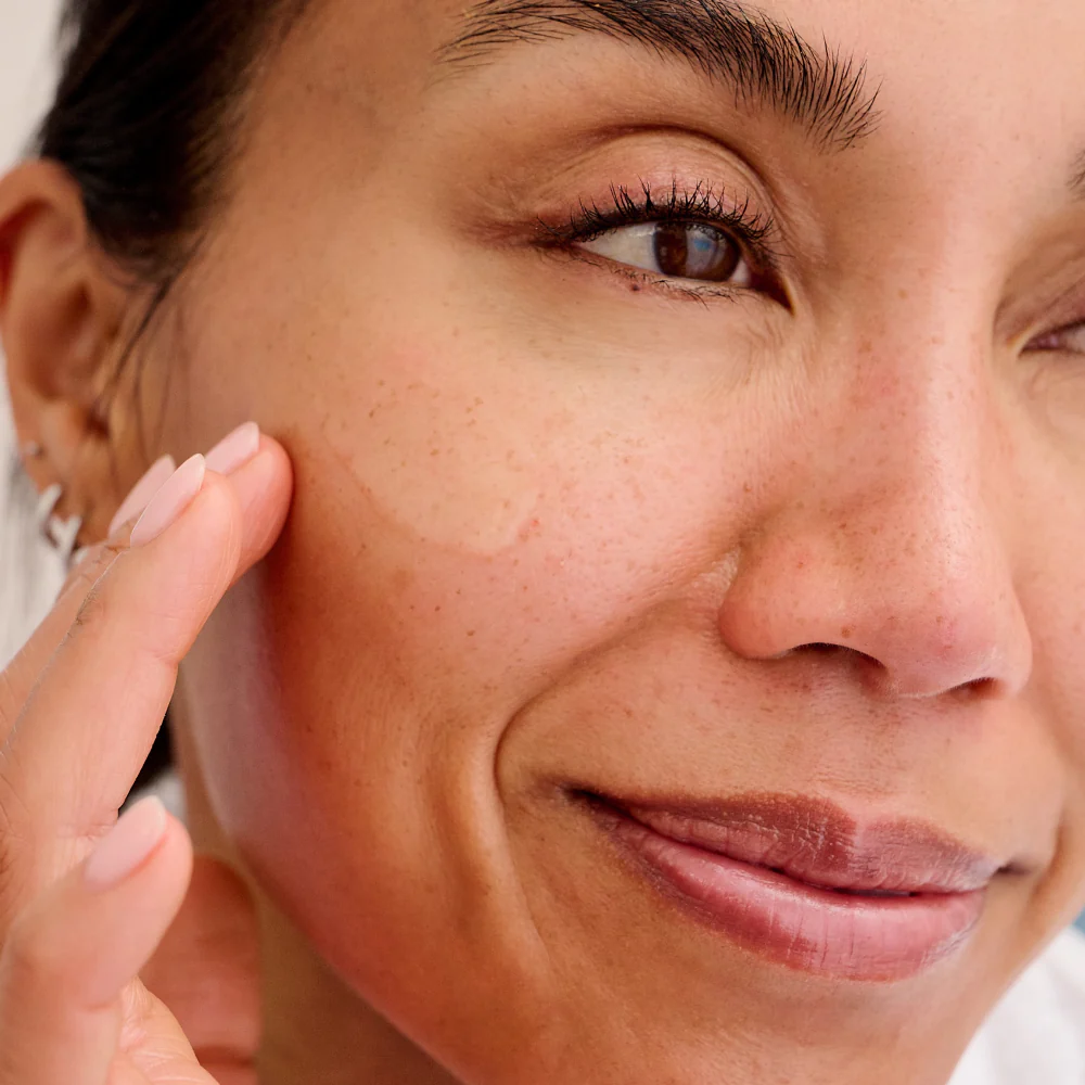 Glow & Hydrate Day Serum - Image 3